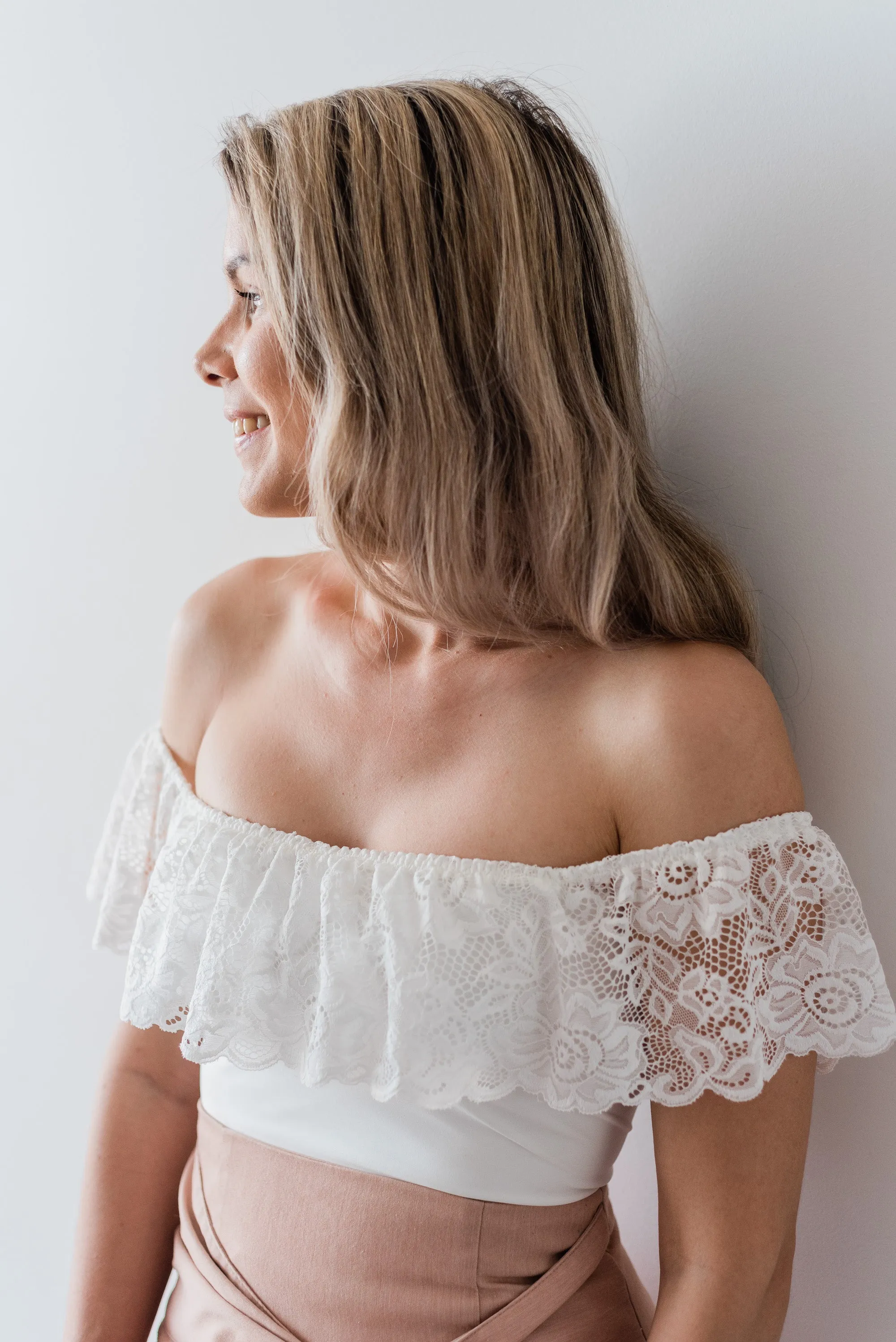 Amoret Ruffle Crop